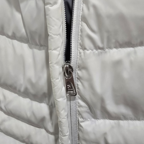 The North Face White Puffer Vest - Picture 2 of 4